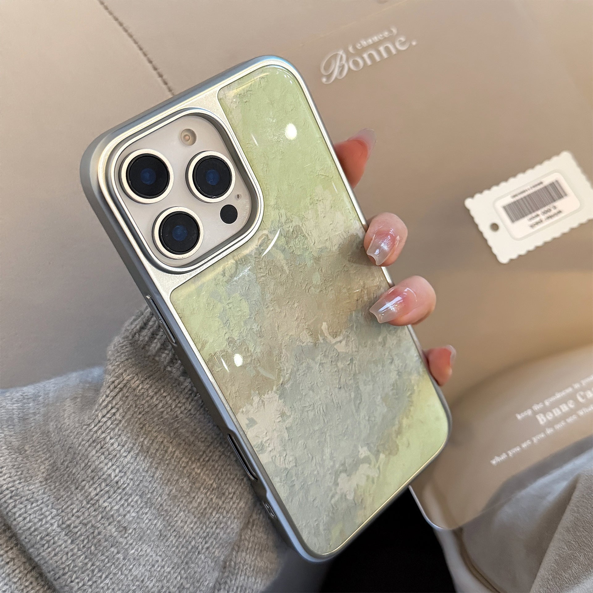 とろけるペールグリーン｜ニュアンスアートiPhoneケース