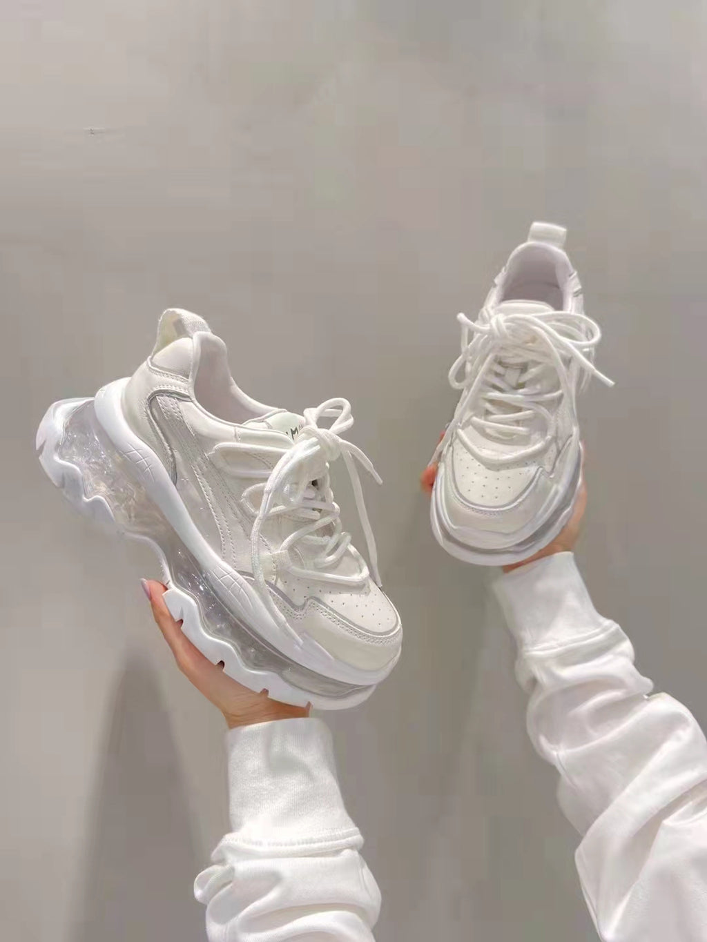 ボリュームソール｜クリアエアスニーカー