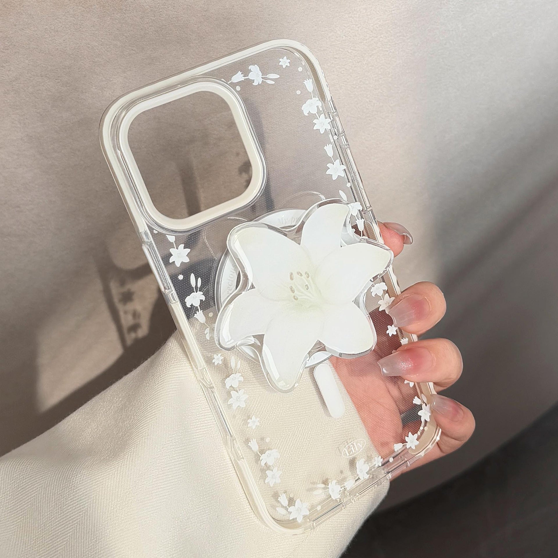 立体フラワー｜MagSafe対応iPhoneケース（スタンド付き）