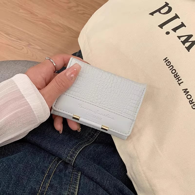 クロコ調デザイン｜コンパクト三つ折り財布