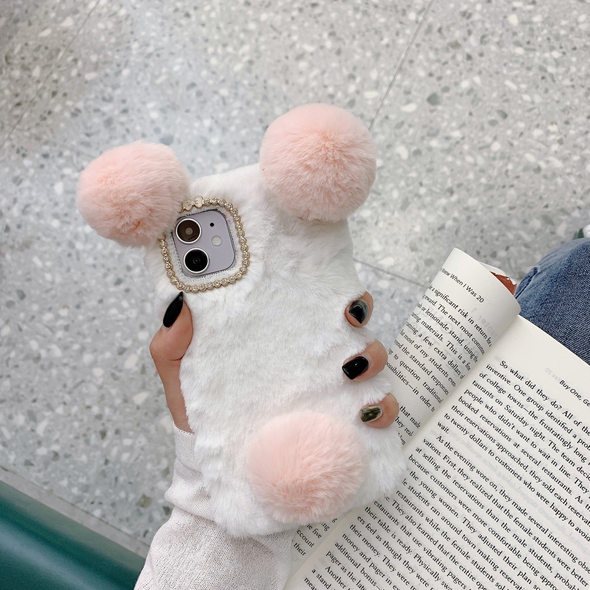 ファーボールデザインiPhoneケース