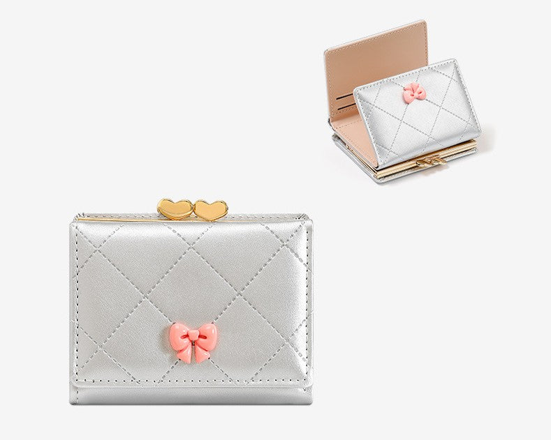 リボン×キルティング｜ハートモチーフ留め具付き三つ折り財布