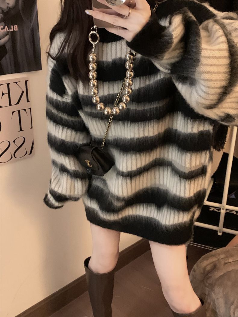 ゆるシルエット｜モノクロボーダーニットワンピース