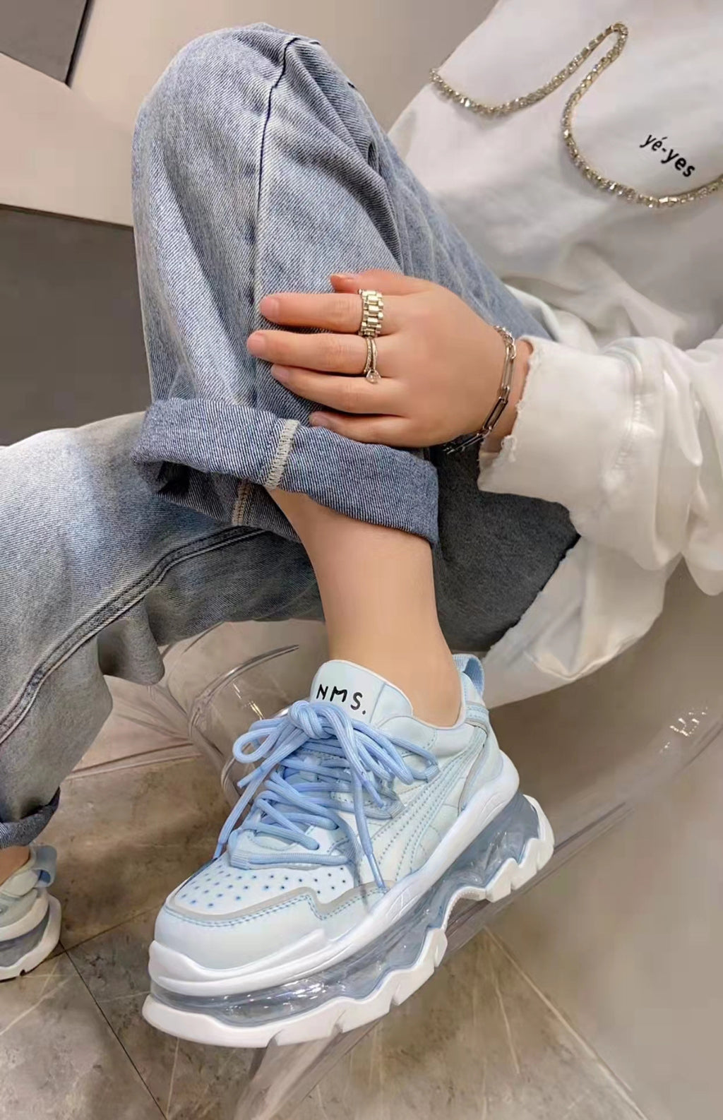 ボリュームソール｜クリアエアスニーカー