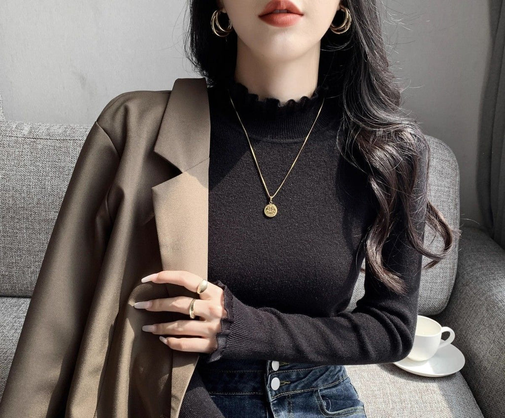 フリルネックリブニット｜上品スリムフィットトップス