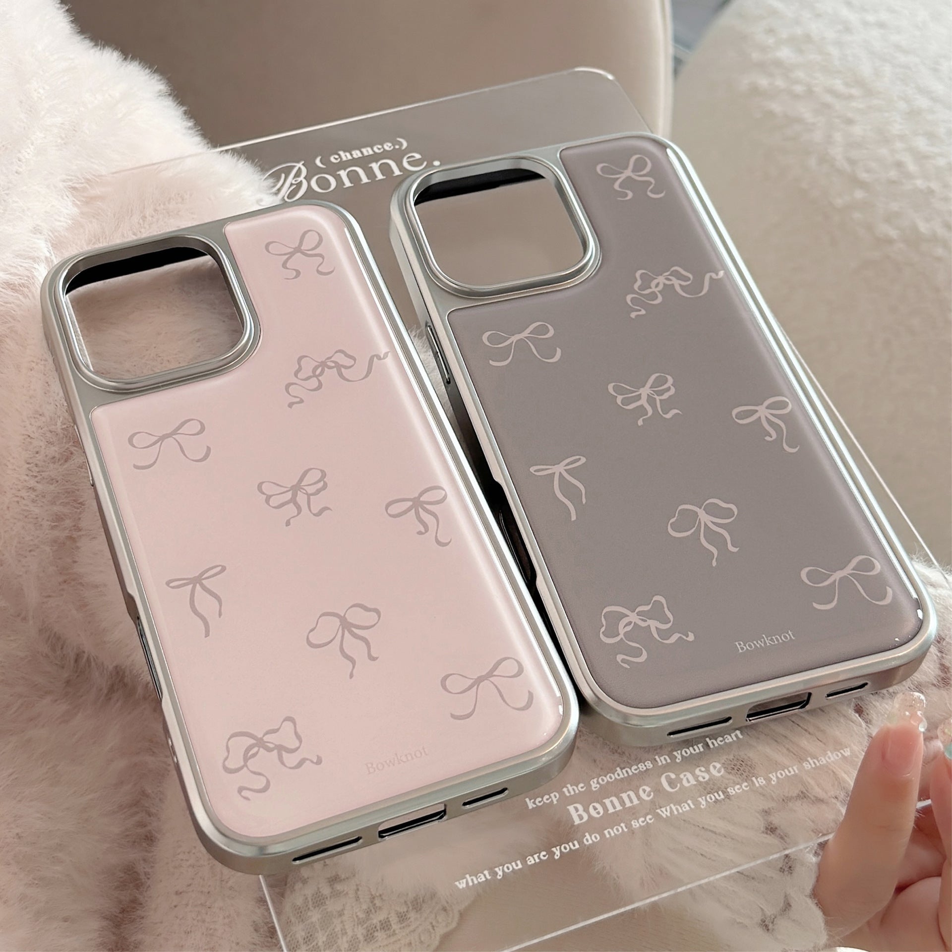 リボン柄プリント｜シルバーフレームiPhoneケース