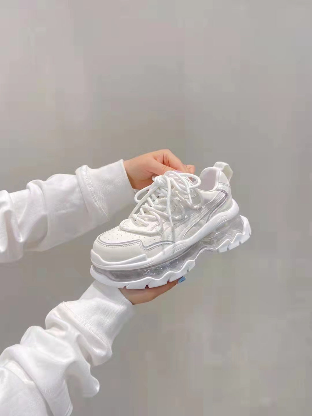 ボリュームソール｜クリアエアスニーカー