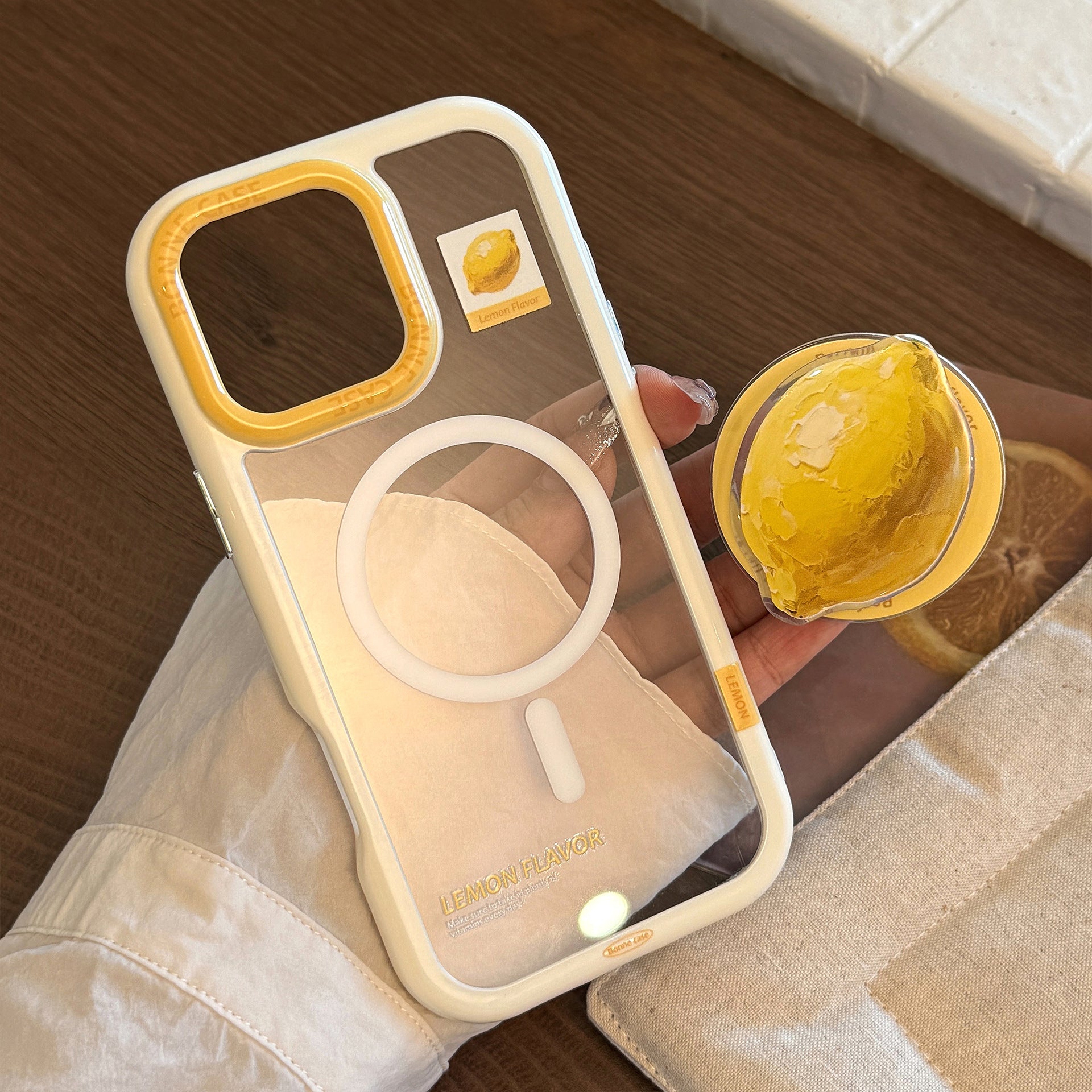 【MagSafe対応】立体レモンスタンド｜クリアiPhoneケース