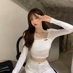 スクエアネック×細見えシルエット｜長袖ショートトップス