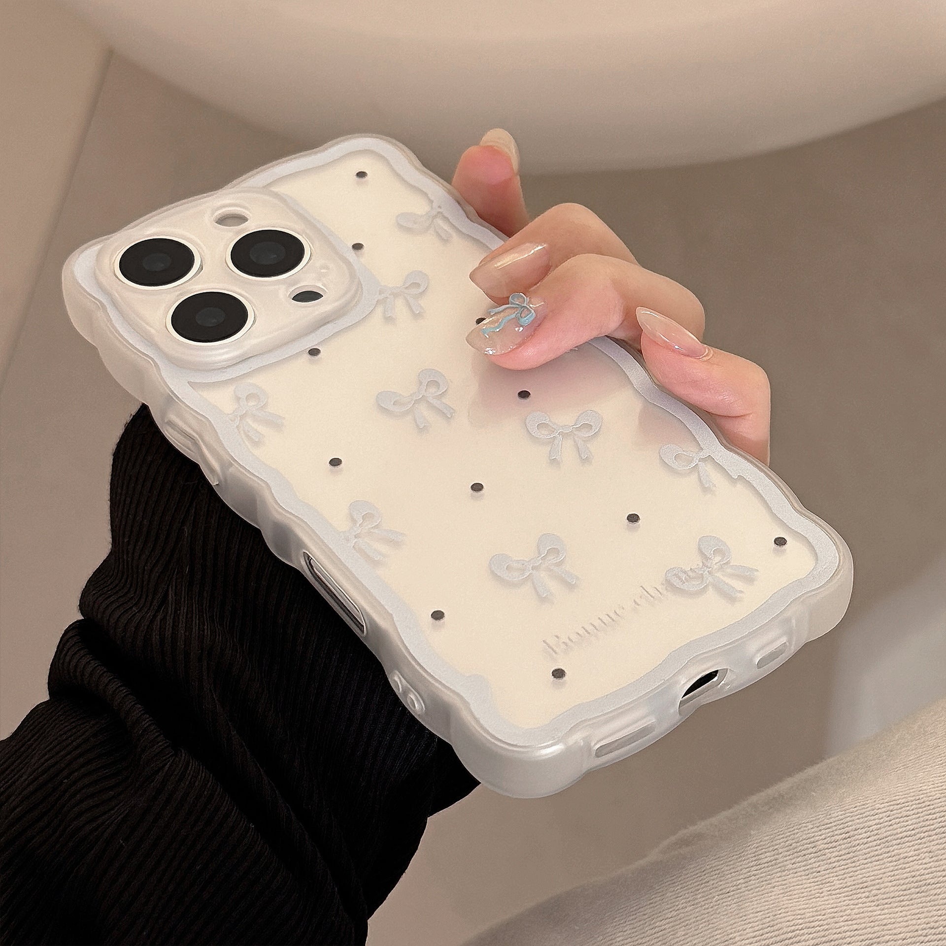 ゆるふわライン｜リボンとドットのiPhoneケース