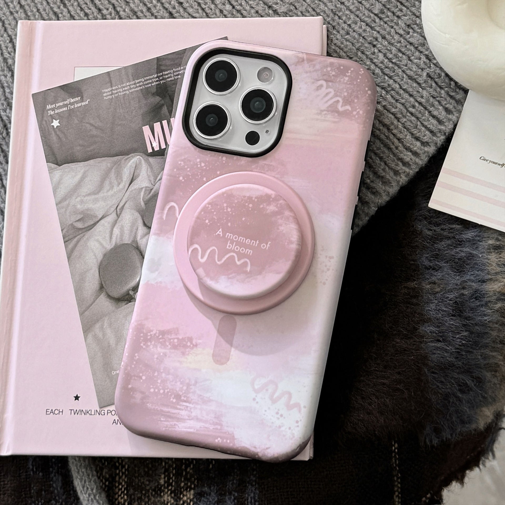 【MagSafe対応】やわらかピンク × アートグリップ｜iPhoneケース