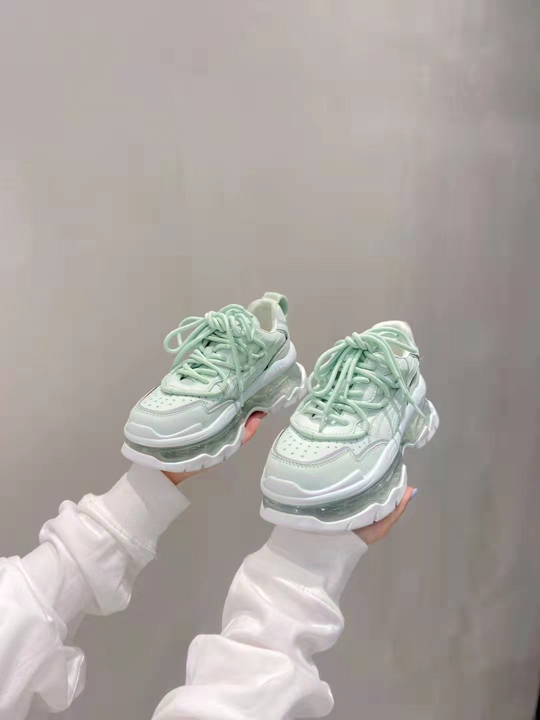 ボリュームソール｜クリアエアスニーカー