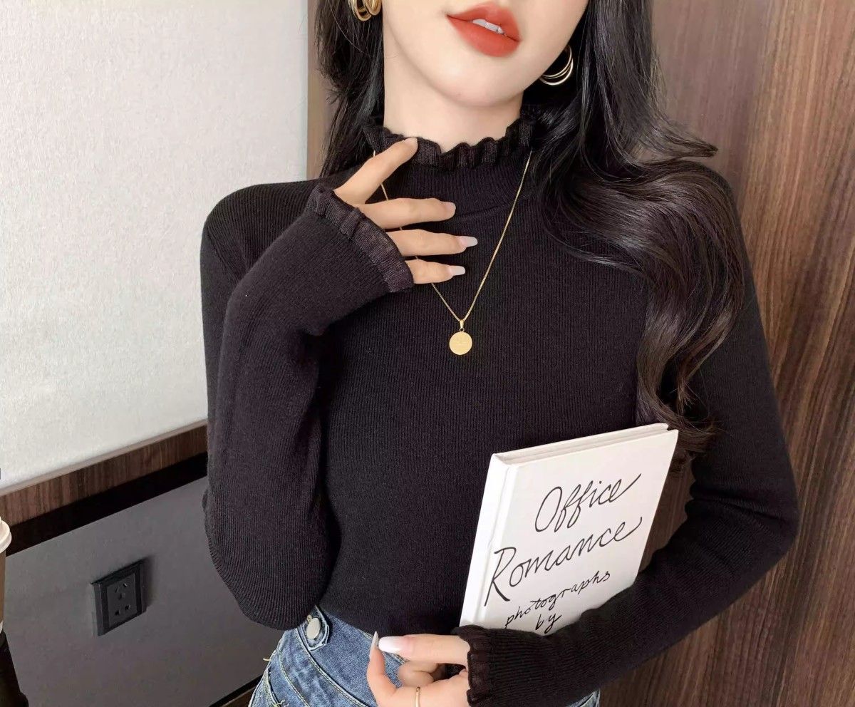 フリルネックリブニット｜上品スリムフィットトップス