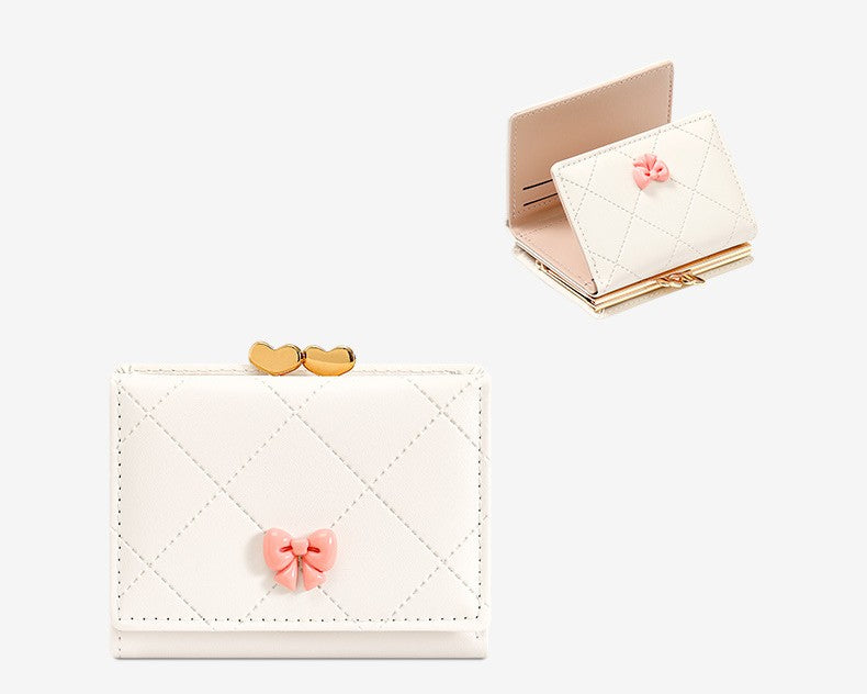 リボン×キルティング｜ハートモチーフ留め具付き三つ折り財布
