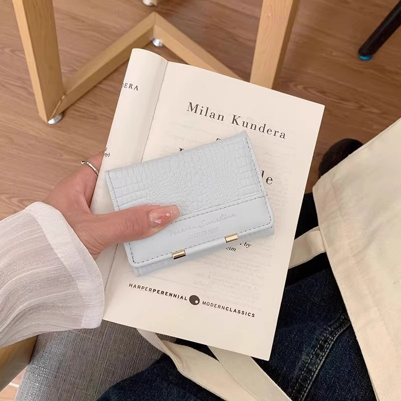 クロコ調デザイン｜コンパクト三つ折り財布