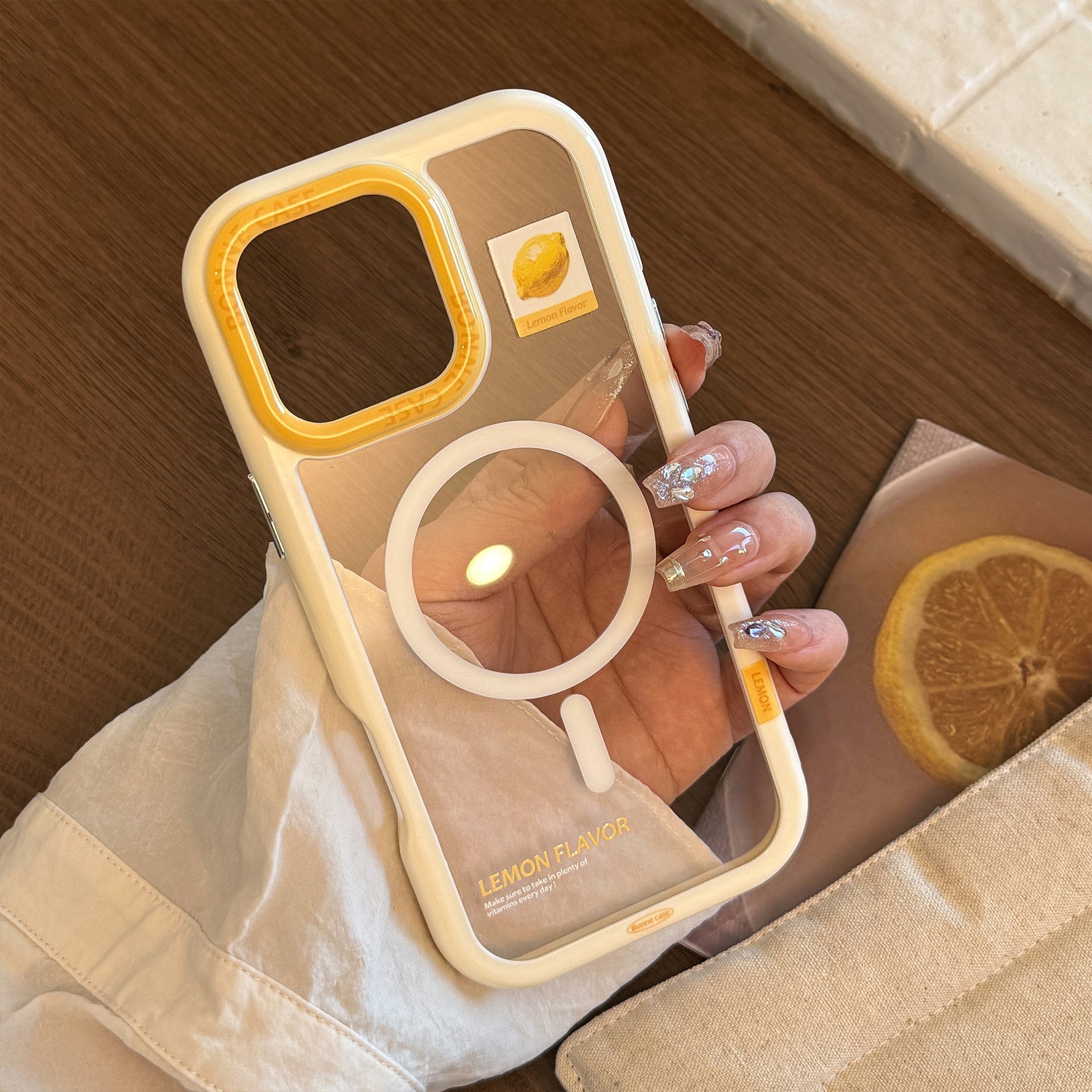 【MagSafe対応】立体レモンスタンド｜クリアiPhoneケース