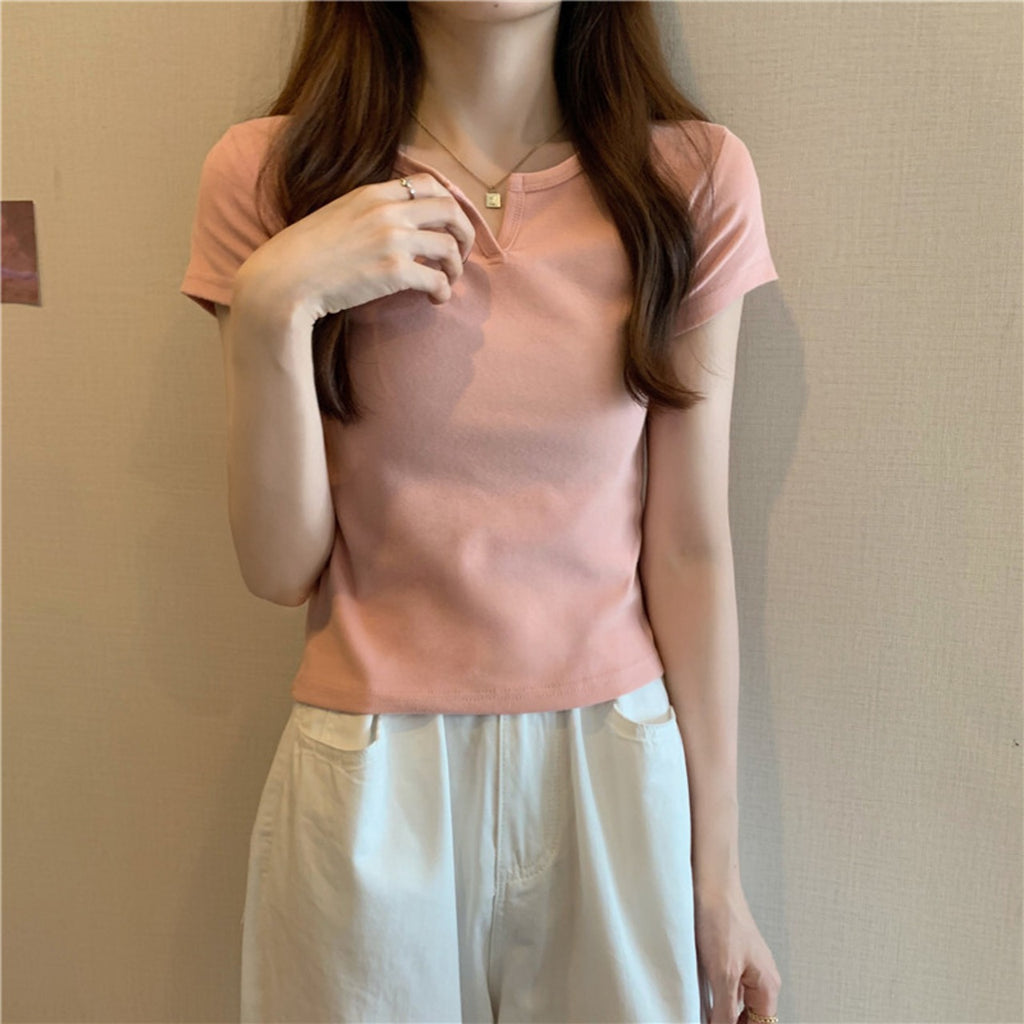首元カットが今っぽ可愛い｜ショート丈フィットTシャツ