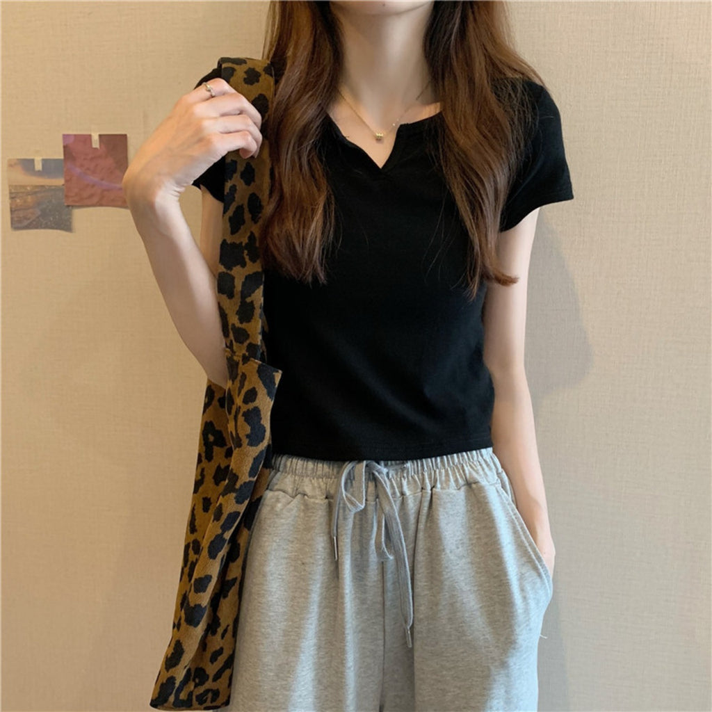 首元カットが今っぽ可愛い｜ショート丈フィットTシャツ
